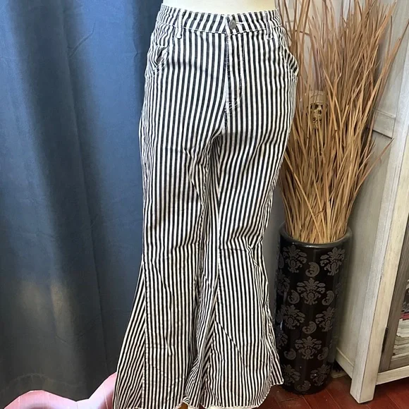 Blank Paige Black & White Striped Ultra Flare Jeans Size Large - Picture 6 of 17